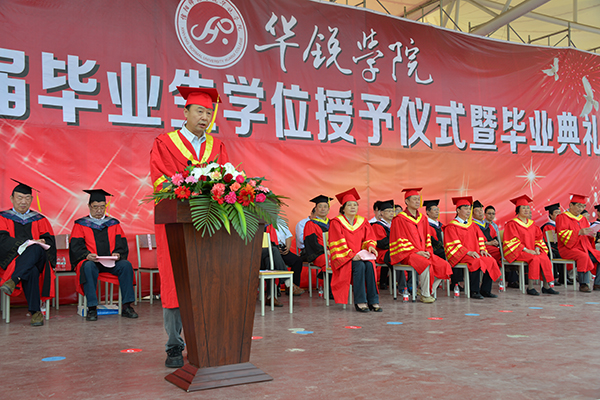 与梦同翔：2015届毕业生学位授予仪式暨毕业典礼隆重举行