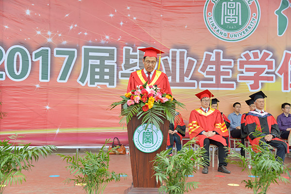 学校隆重举行2017届毕业生学位授予仪式暨毕业典礼